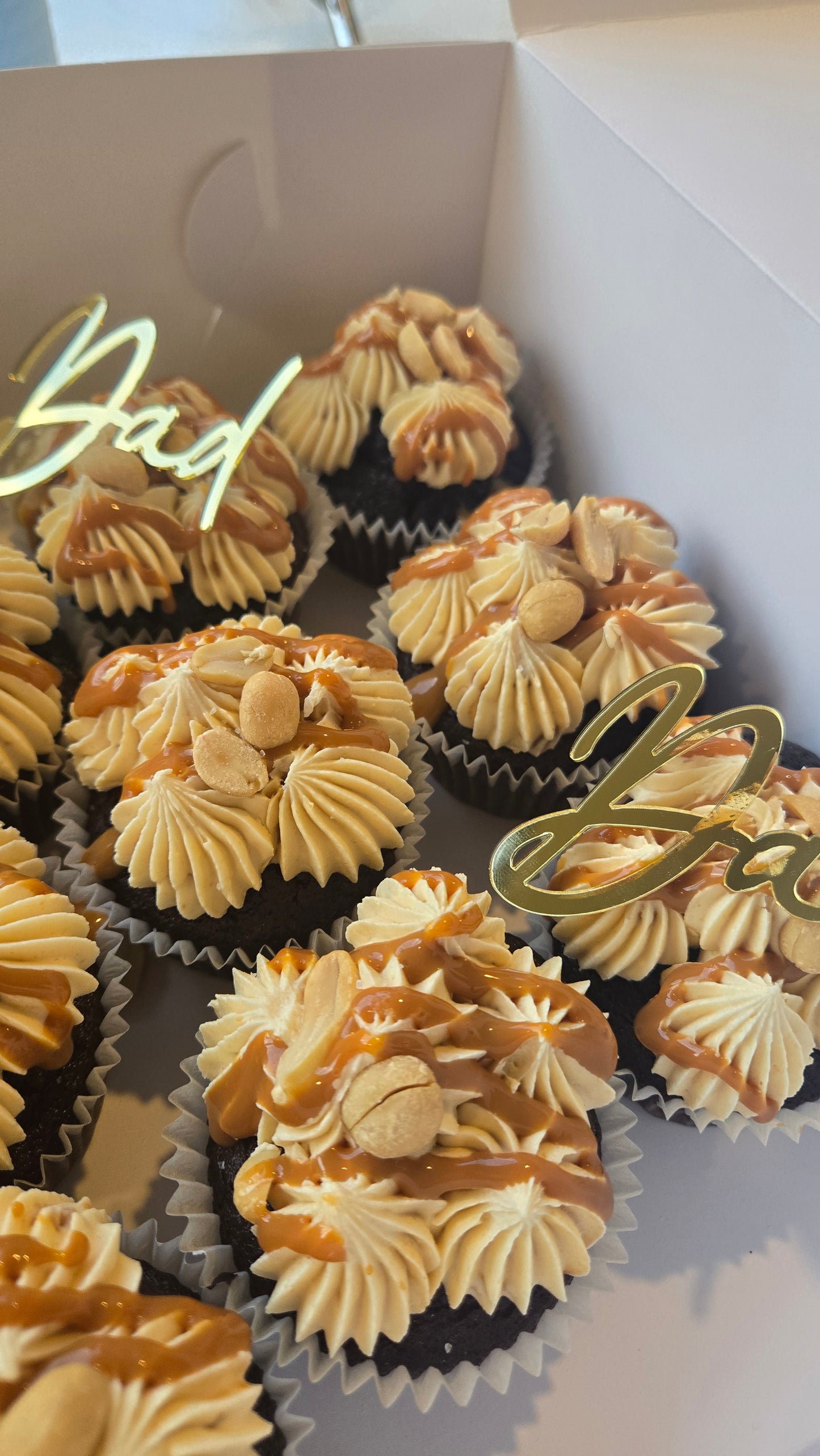 Snickers Cupcakes - Dad charm