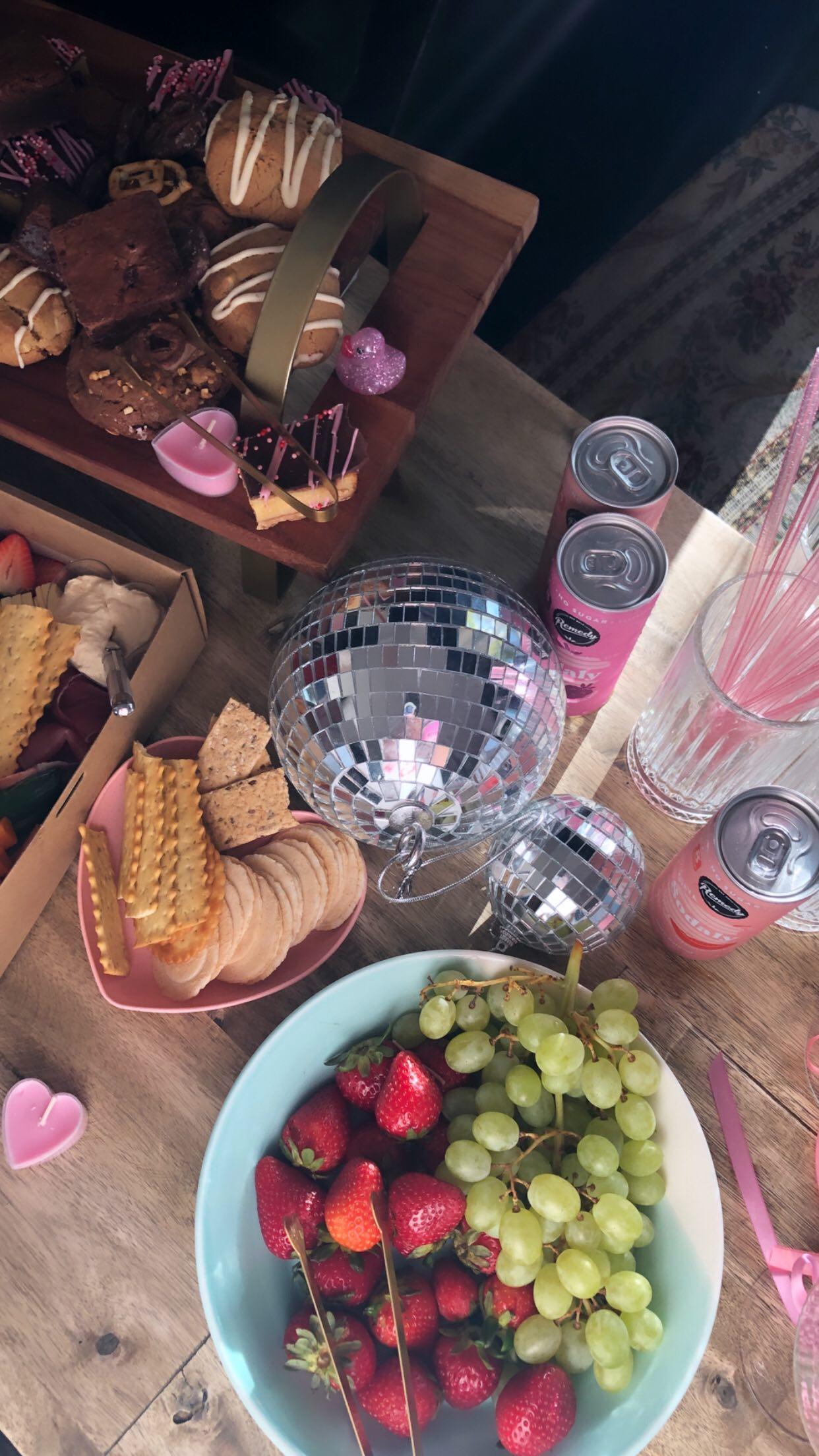 13 Feb: Galentines Event - Bakes, Bows and Bubbles (Cake and Sip, 6pm - 8pm)